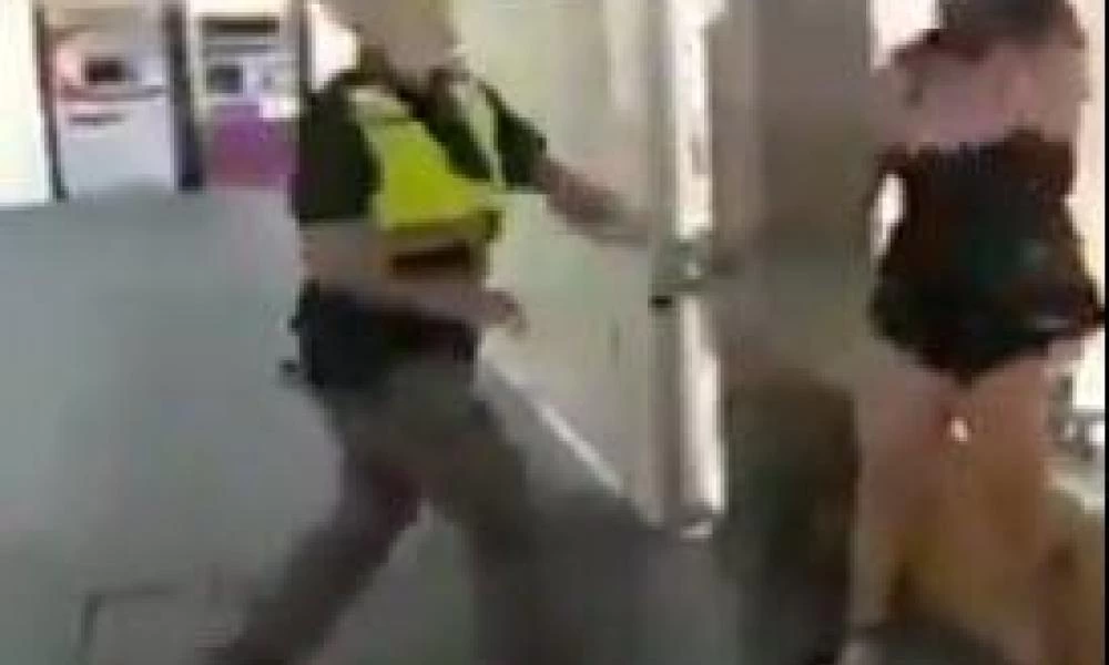 Ισπανία: Ξύλο σε γυναίκες από αστυνομικούς επειδή δεν φορούσαν σωστά μάσκες (ΒΙΝΤΕΟ) 